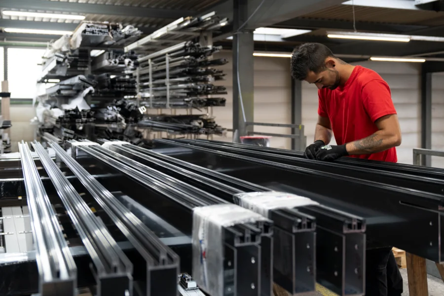 Hochwertige Aluminium-Profilsysteme in der Werkstatt von Hubler Metallbau in Zürich